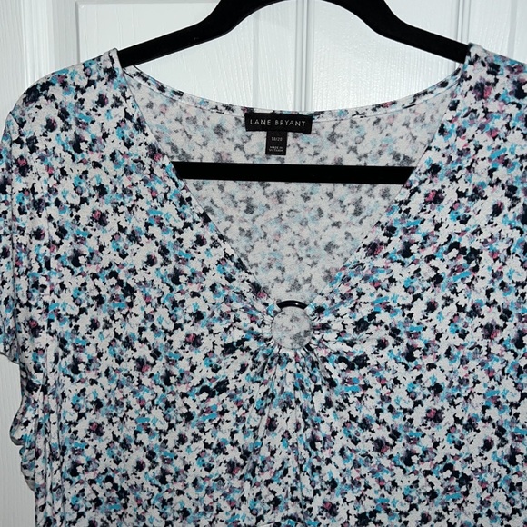 Woman’s plus size, short sleeve shirt from Lane Bryant - Picture 4 of 4